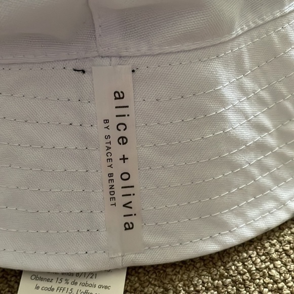 Alice+Olivia Reversible Bucket Hat NWT - Picture 8 of 8